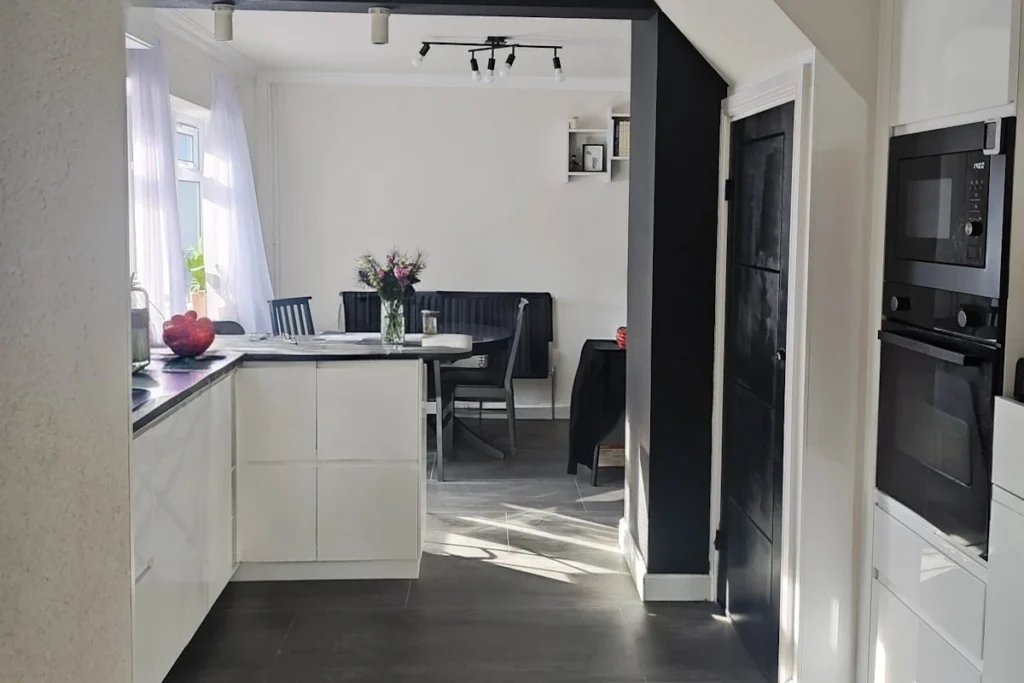 Transforming Residential Spaces Through Comprehensive Renovation